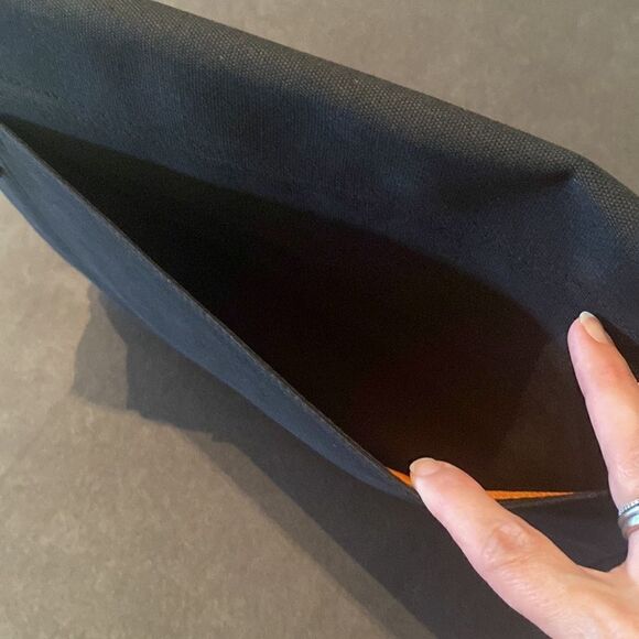 Pantone Universe Unisex Shoulder Crossbody Messenger Bag CaviarJetPeppercorn NWT - Picture 7 of 12